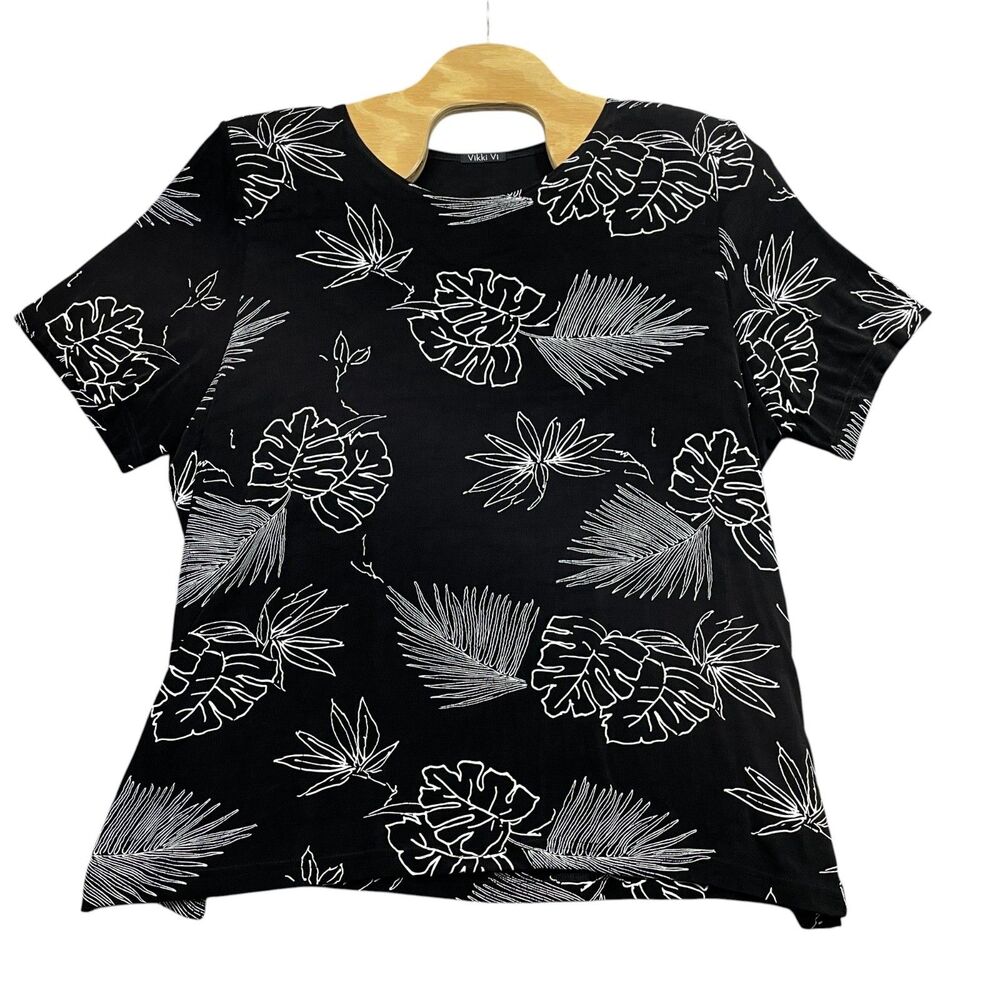 Vikki Vi 3X‎ Short Sleeve Black and White Floral Ladies Top